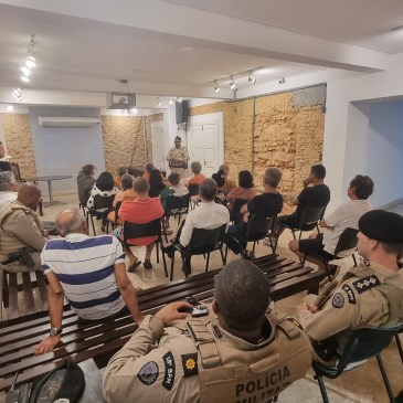 Representantes da AmoCanela e da Polícia Militar em reunião sobre segurança no Canela