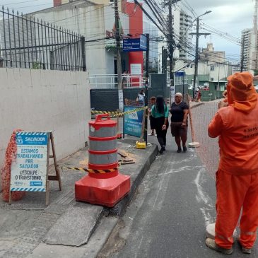 Equipe municipal realiza intervenção na esquina da Rua Padre Feijó com a Rua Cláudio Manoel da Costa