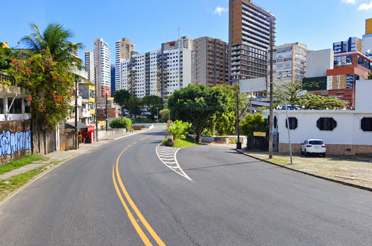 Via urbana no Vale do Canela